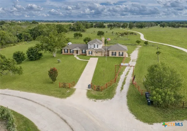 3rd image of 1506 Harwood Rd, Luling, TX 78648 | MLS# 621091