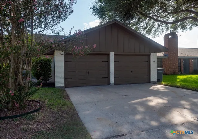 Photo 2 of Single family home for sale at 213 Taos Dr, Victoria, TX 77904 | MLS# 619882 | Listing updated on 2026-07-30