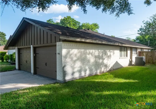 Photo 3 of Single family home for sale at 213 Taos Dr, Victoria, TX 77904 | MLS# 619882 | Listing updated on 2026-07-30