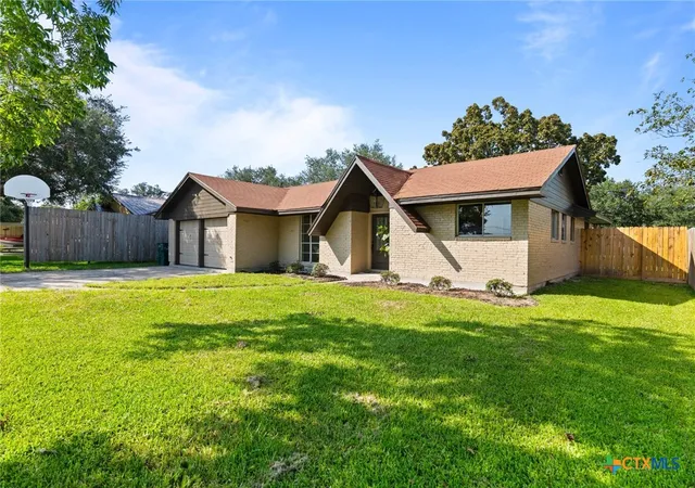 2nd image of 613 Jackson St, Edna, TX 77957 | MLS# 620263