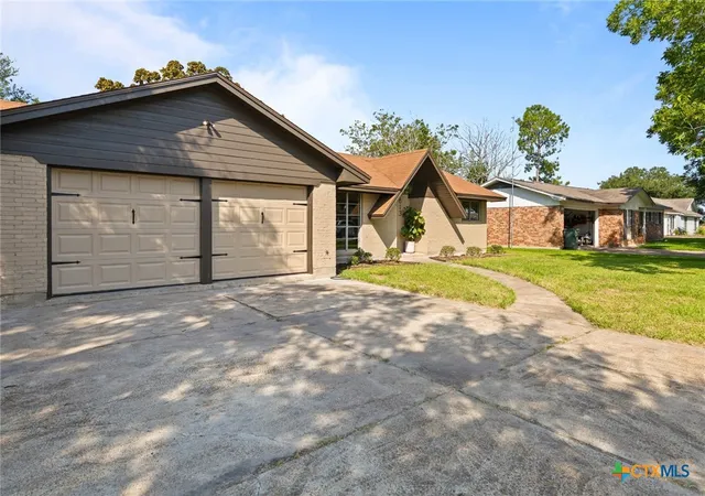 3rd image of 613 Jackson St, Edna, TX 77957 | MLS# 620263