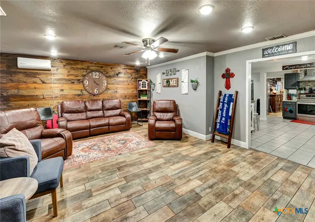 3rd image of 1518 Bonham Dr, Victoria, TX 77901 | MLS# 621179