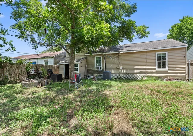 17th image of 1409 E Mimosa Ave, Victoria, TX 77901 | MLS# 621267