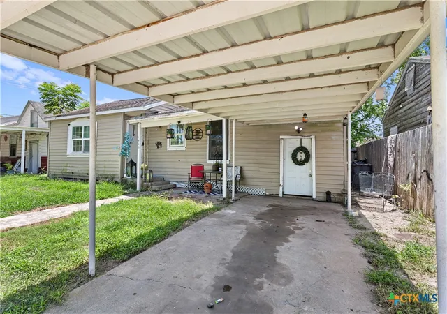 3rd image of 1409 E Mimosa Ave, Victoria, TX 77901 | MLS# 621267