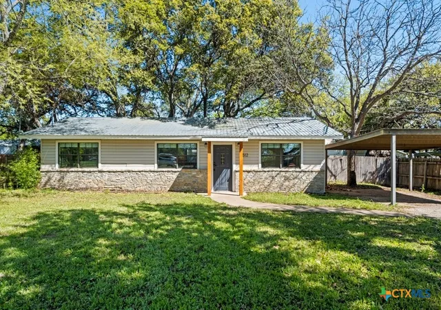 3rd image of 512 W Pecan Dr, Johnson City, TX 78636 | MLS# 621331