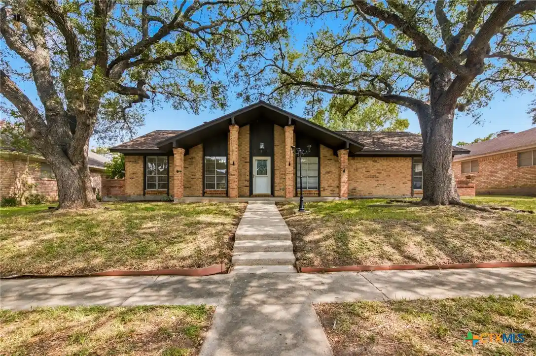 Photo 1 of Sale Pending at 216 Guinevere St, Victoria, TX 77904 | MLS# 622439 | Listing updated on 2026-10-20