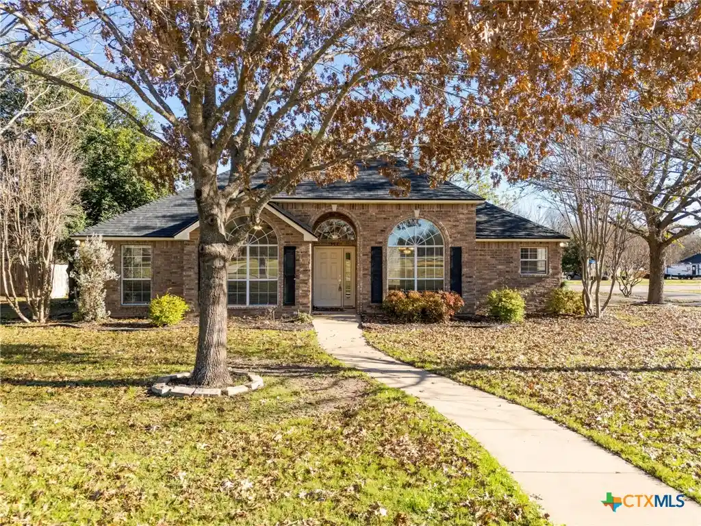 Single family home for sale at 121 Champion Crk Cvs, Belton, TX 76513 | MLS# 621739