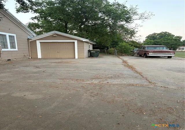 Photo 3 of Single family home for sale at 326 S Texana St, Hallettsville, TX 77964 | MLS# 622238 | Listing updated on 2026-10-07
