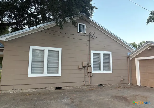 Photo 4 of Single family home for sale at 326 S Texana St, Hallettsville, TX 77964 | MLS# 622238 | Listing updated on 2026-10-07
