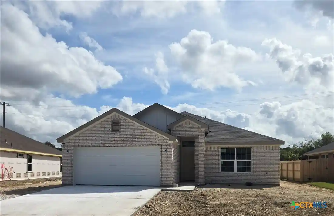 Single family home for sale at 1405 Fossil Trl, Belton, TX 76513 | MLS# 623017