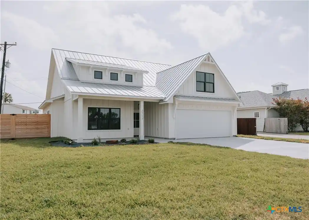 Photo 1 of Single family home for sale at 2717 Lakeview Dr, Rockport, TX 78382 | MLS# 623817 | Listing updated on 2026-10-24