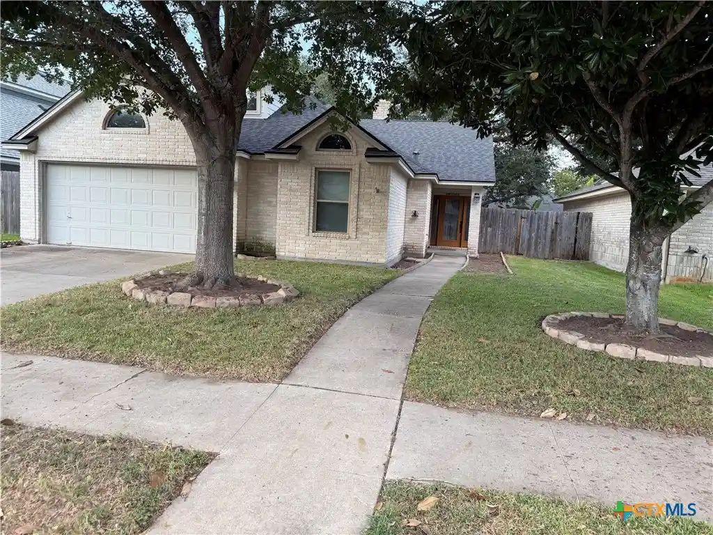 Photo 1 of Sale Pending at 106 Amhurst St, Victoria, TX 77904 | MLS# 624395 | Listing updated on 2026-10-25