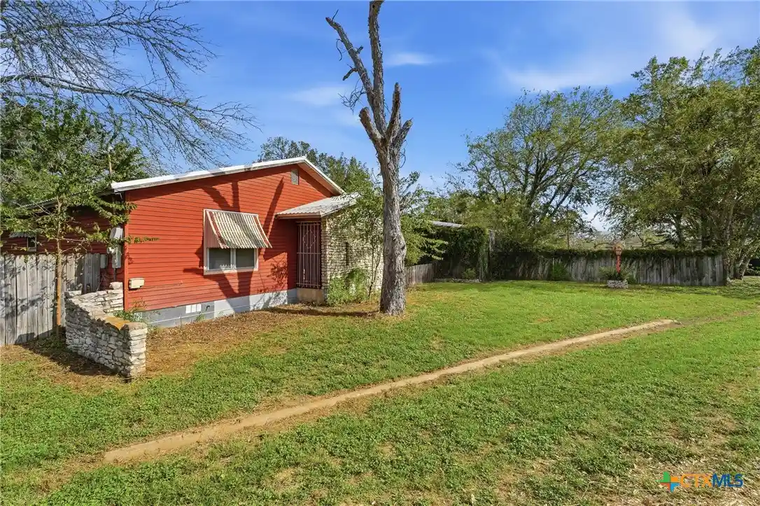 Single family home for sale at 520 Seydler St, Gonzales, TX 78629 | MLS# 624541