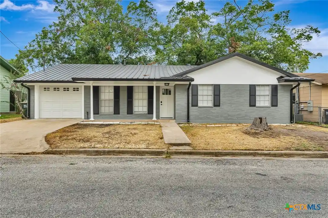 Photo 1 of Single family home for sale at 602 N Market St, Hallettsville, TX 77964 | MLS# 624591 | Listing updated on 2026-10-15