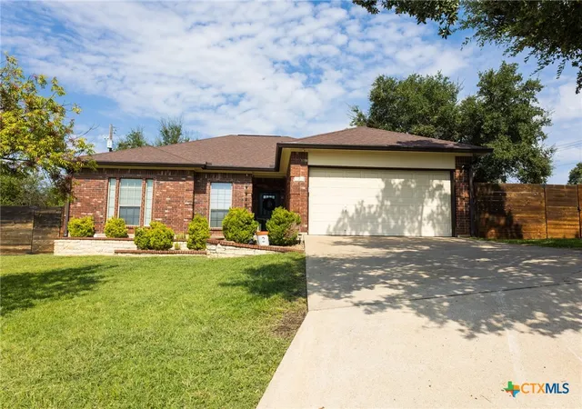 Photo 1 of Single family home for sale at 2 Westridge Pl, Lampasas, TX 76550 | MLS# 624741 | Listing updated on 2026-09-30