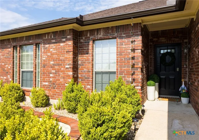 Photo 3 of Single family home for sale at 2 Westridge Pl, Lampasas, TX 76550 | MLS# 624741 | Listing updated on 2026-09-30