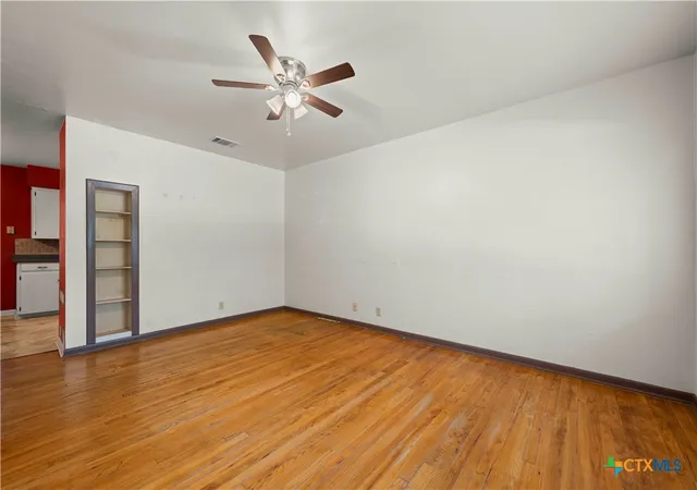 Photo 3 of Sale Pending at 22 Park Ln, Lampasas, TX 76550 | MLS# 624767 | Listing updated on 2026-09-25