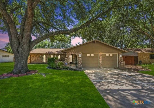 Photo 1 of Sale Pending at 605 Ridgecrest, New Braunfels, TX 78130 | MLS# 625032 | Listing updated on 2026-10-08