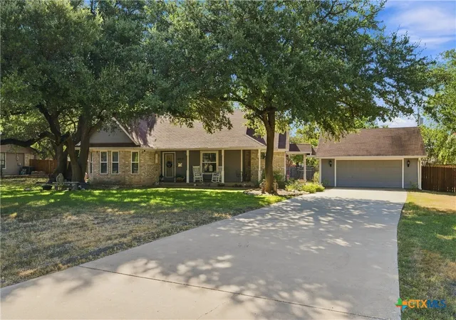 Photo 3 of Single family home for sale at 14212 Wagner Dr, Woodway, TX 76712 | MLS# 625071 | Listing updated on 2026-10-08