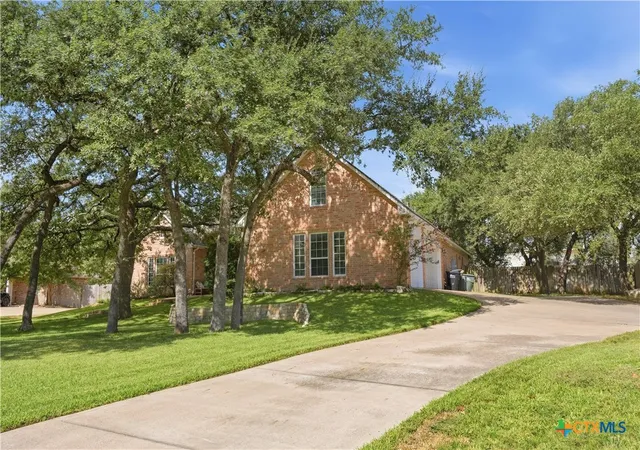 Photo 2 of Single family home for sale at 385 Green Park Dr, Belton, TX 76513 | MLS# 625303 | Listing updated on 2026-10-07