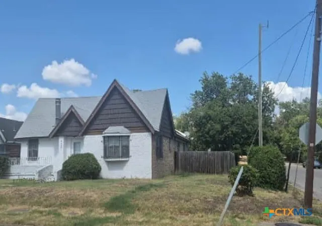Photo 2 of Single family home for sale at 1001 N 21st Street, Waco, TX 76707 | MLS# 625361 | Listing updated on 2026-10-07