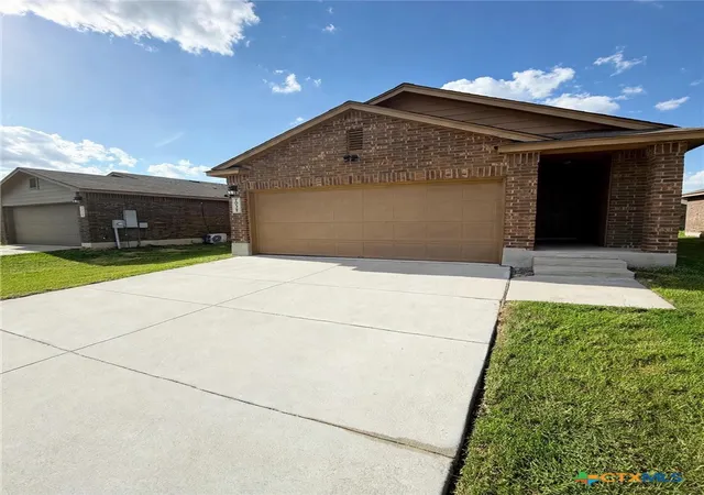 Photo 2 of Single family home for sale at 1619 Wedgewood Trl, Lockhart, TX 78644 | MLS# 625145 | Listing updated on 2026-09-29