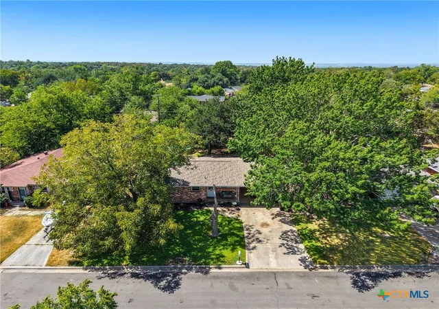 Photo 3 of Sale Pending at 3213 Lawnwood Dr, Temple, TX 76502 | MLS# 625431 | Listing updated on 2026-09-27