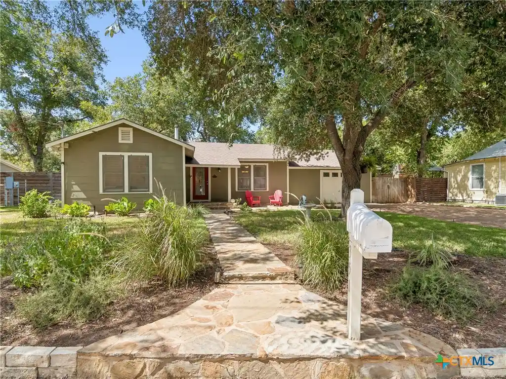 Photo 1 of Single family home for sale at 351 E North St, New Braunfels, TX 78130 | MLS# 622227 | Listing updated on 2026-10-29