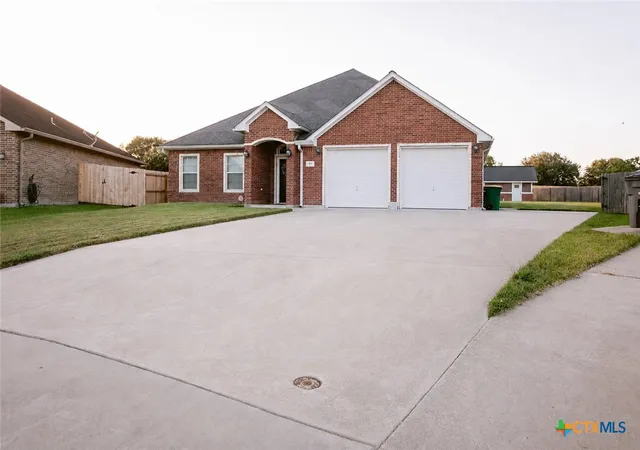 Photo 3 of Single family home for sale at 511 Mason Cir, Victoria, TX 77904 | MLS# 625531 | Listing updated on 2026-09-18