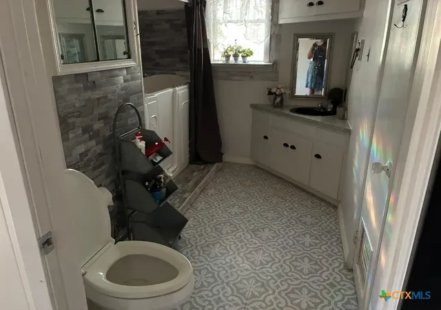 Photo 4 of Single family home for sale at 7716 Mcgregor Park Rd, Temple, TX 76502 | MLS# 625548 | Listing updated on 2026-10-07