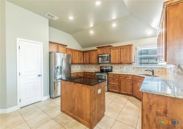 Photo 4 of Single family home for sale at 2105 Briar Holw Dr, Temple, TX 76502 | MLS# 625547 | Listing updated on 2026-09-17