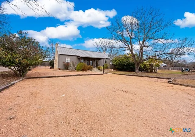 Photo 4 of Single family home for sale at 406 Cross Mountain Dr, Fredericksburg, TX 78624 | MLS# 625541 | Listing updated on 2026-09-17