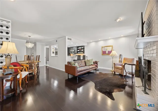 Listing Photo 3 - Condo for sale in building located at 3974 Far W Blvd, Austin, TX 78731