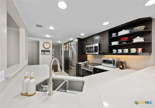 Listing Photo 4 - Condo for sale in building located at 3974 Far W Blvd, Austin, TX 78731