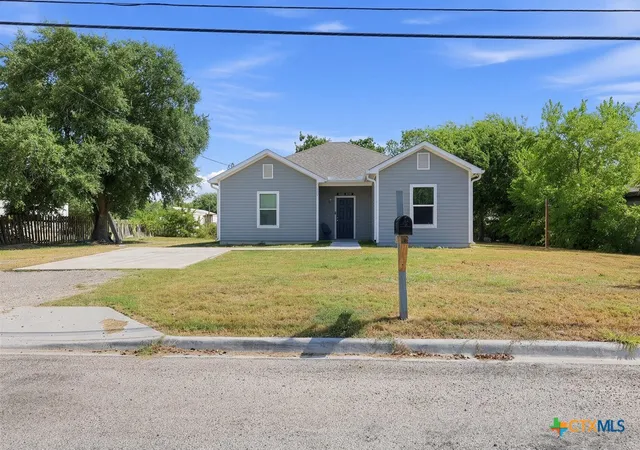Photo 1 of Single family home for sale at 820 S Benavides St, Port Lavaca, TX 77979 | MLS# 625572 | Listing updated on 2026-10-05