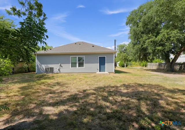 Photo 3 of Single family home for sale at 820 S Benavides St, Port Lavaca, TX 77979 | MLS# 625572 | Listing updated on 2026-10-05
