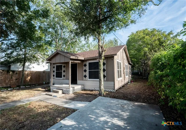 Photo 2 of Single family home for sale at 1408 E Power Ave, Victoria, TX 77901 | MLS# 625438 | Listing updated on 2026-10-02