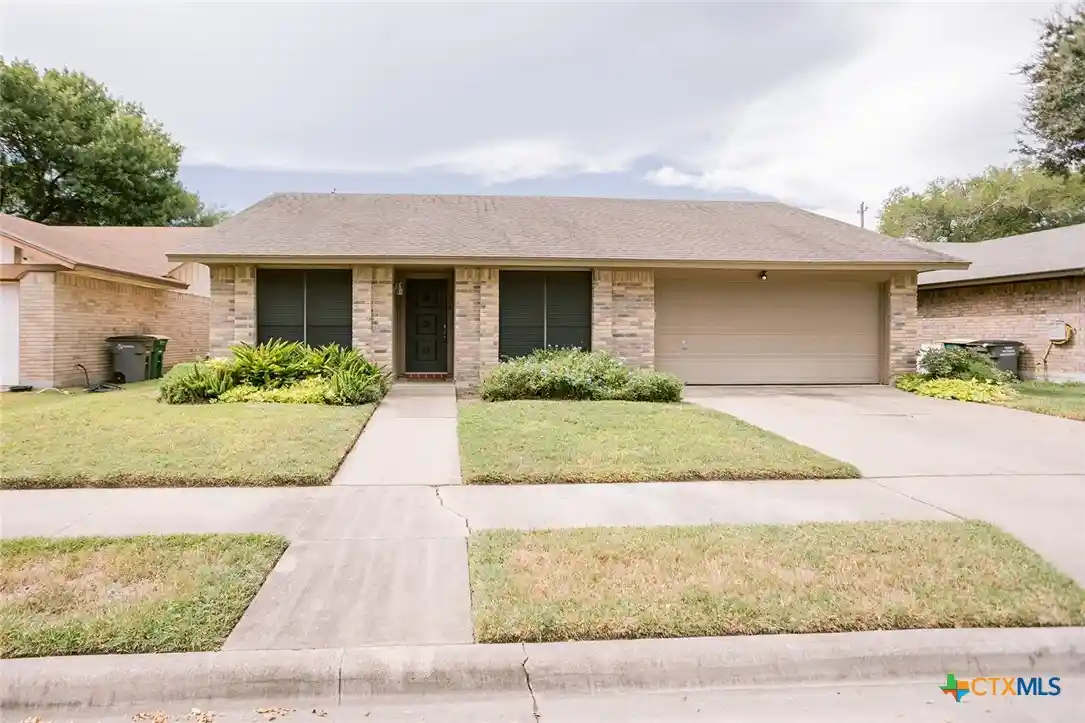 Photo 1 of Sale Pending at 108 Cromwell Dr, Victoria, TX 77901 | MLS# 625367 | Listing updated on 2026-10-20