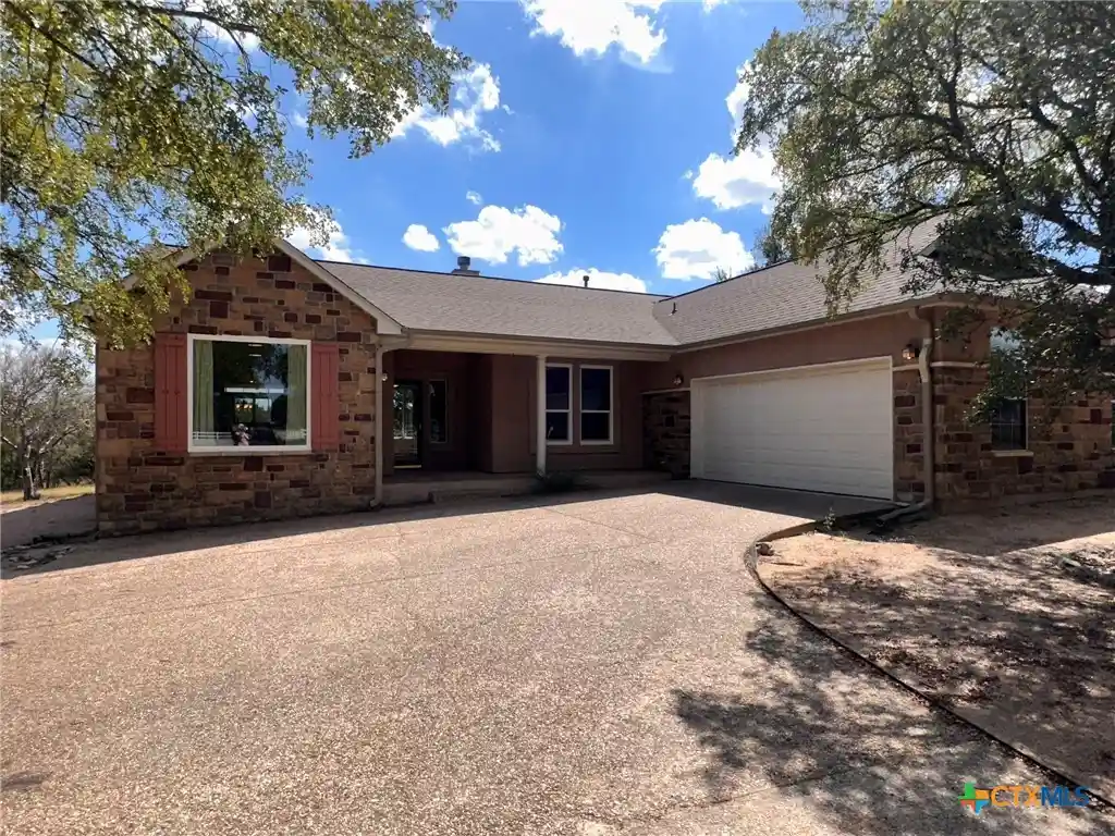Photo 1 of Single family home for sale at 425 Crestwood Dr, Killeen, TX 76549 | MLS# 625008 | Listing updated on 2026-10-09