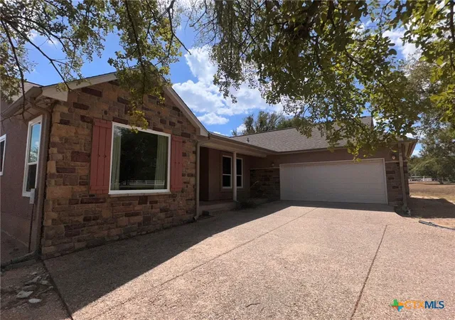 Photo 2 of Single family home for sale at 425 Crestwood Dr, Killeen, TX 76549 | MLS# 625008 | Listing updated on 2026-09-23