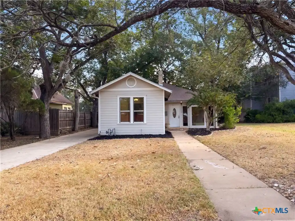 Single family home for sale at 111 S College St, Gonzales, TX 78629 | MLS# 625658