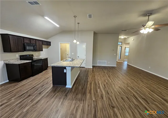 Photo 3 of Single family home for sale at 2308 Petersburg Ln, Temple, TX 76504 | MLS# 625674 | Listing updated on 2026-09-25