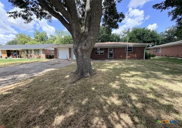 Photo 1 of Single family home for sale at 18 E Victory Ave, Temple, TX 76501 | MLS# 625673 | Listing updated on 2026-09-23