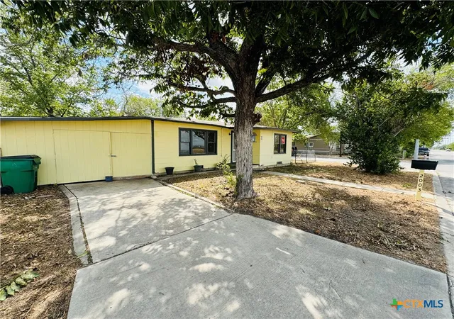 Photo 2 of Single family home for sale at 2003 N Guadalupe St, Seguin, TX 78155 | MLS# 625683 | Listing updated on 2026-09-19