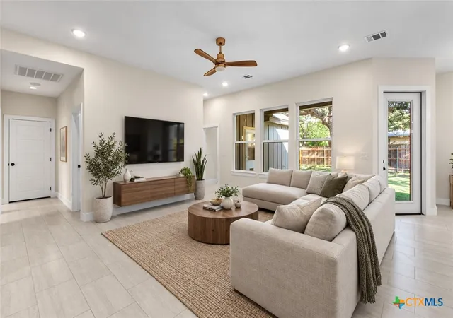 Photo 2 of Single family home for sale at 1105 W 1st Street, Lampasas, TX 76550 | MLS# 625635 | Listing updated on 2026-09-23