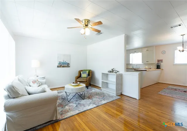 Photo 3 of Single family home for sale at 1909 S 11th Street, Temple, TX 76504 | MLS# 625684 | Listing updated on 2026-09-19