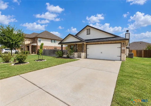 Photo 3 of Sale Pending at 1317 Blue Leaf Dr, Temple, TX 76502 | MLS# 625706 | Listing updated on 2026-10-07