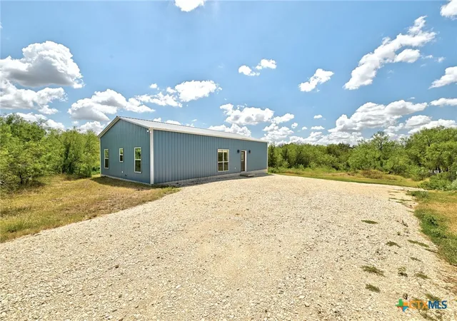 Photo 4 of Single family home for sale at 4001 Barth Rd, Lockhart, TX 78644 | MLS# 625214 | Listing updated on 2026-10-07