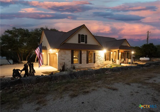 Photo 1 of Single family home for sale at 824 Shelly Dr, Canyon Lake, TX 78133 | MLS# 623834 | Listing updated on 2026-09-21