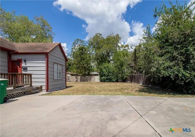 Multi family home for sale at 306 E Brazos, Victoria, TX 77901 | MLS# 625761